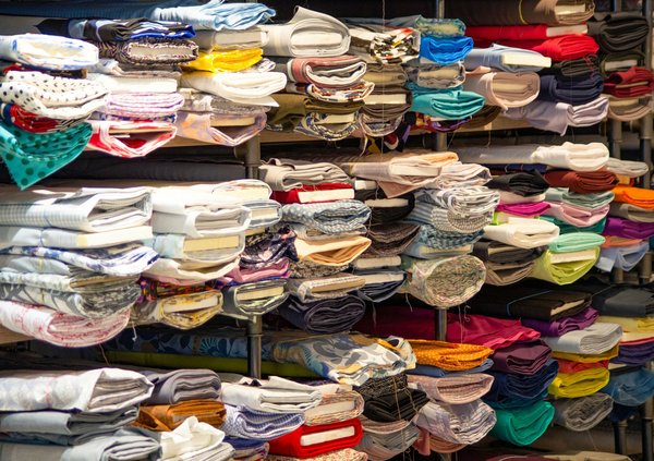 Comment choisir le meilleur fournisseur textile : guide essentiel